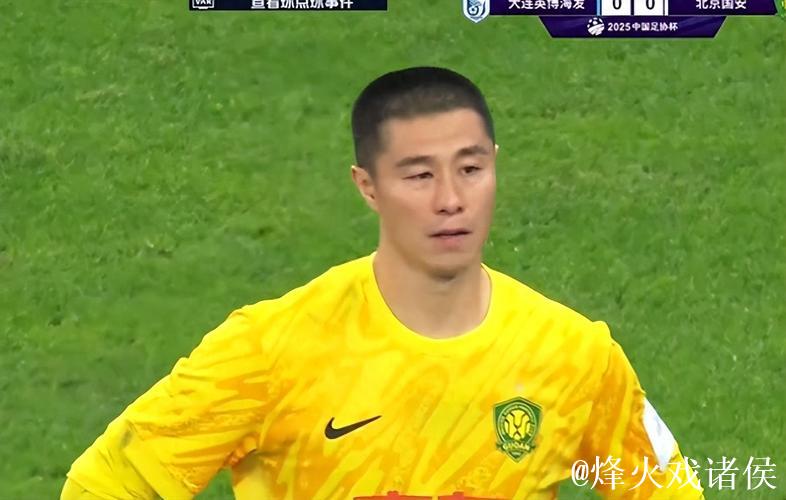 法比奥亲了连扑点球的侯森:要是没有他 我就完了 法比奥亲了连扑点球的侯森:要是没有他 我就完了