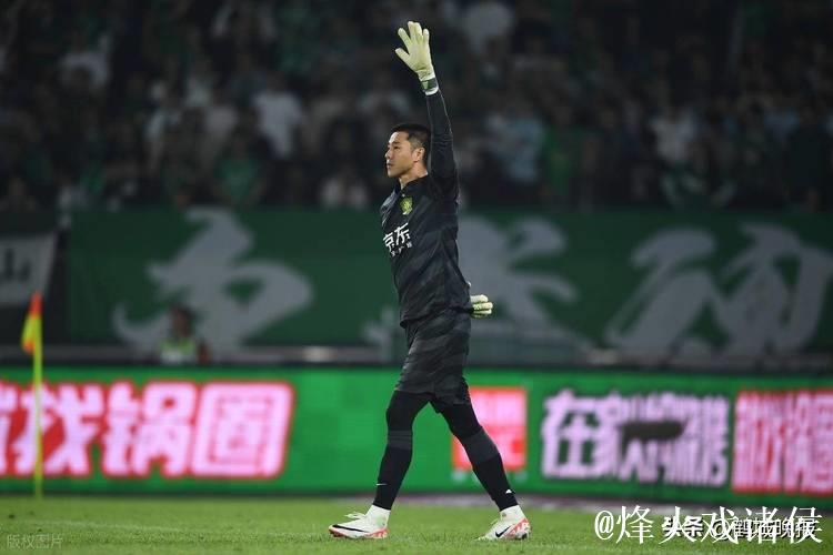 法比奥亲了连扑点球的侯森:要是没有他 我就完了 法比奥亲了连扑点球的侯森:要是没有他 我就完了